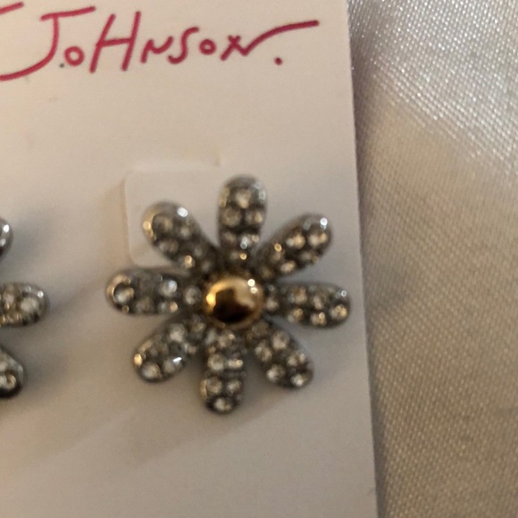 Betsey Johnson Silver Tone Ohh A Daisy Stud Earrings Crystal Accents NWT - Picture 8 of 13